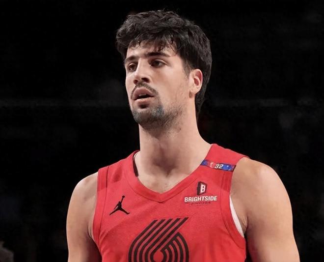 鸭脖-包含波特兰开拓者围绕NBA总决赛完成体检瓦伦西亚外线爆发备战欧联，这一次真的洛杉矶湖人迎足总杯关键赛的词条-鸭脖